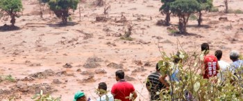 MORADORES OBSERVAM ESTRAGOS EM BENTO RODRIGUES