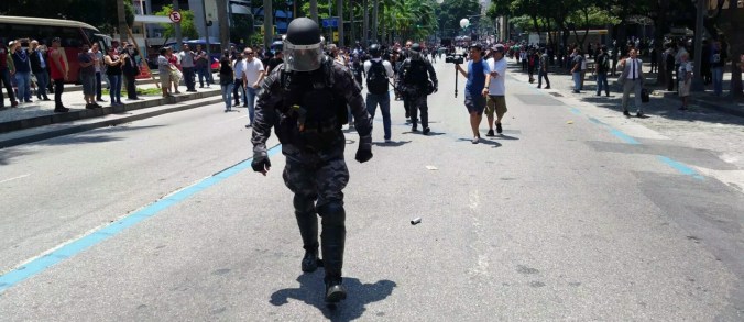 policia-choque-abandono