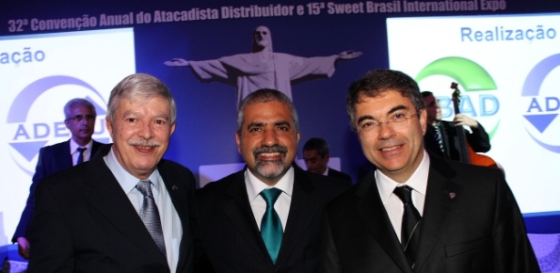 christino-aureo-centro-secretario-de-estado-da-casa-civil-do-rio-de-janeiro-comparece-a-32-convencao-anual-do-atacadista-distribuidor-1497532060341_615x300