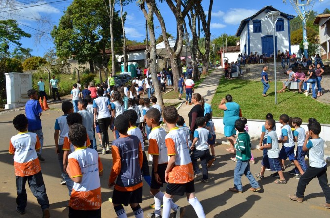 estudantes participam do simulado em brumal