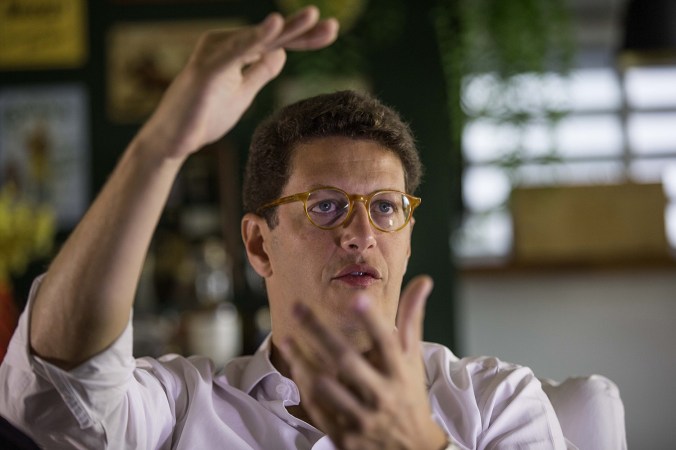 Ricardo Salles em seu apartamento nos Jardins, em SP