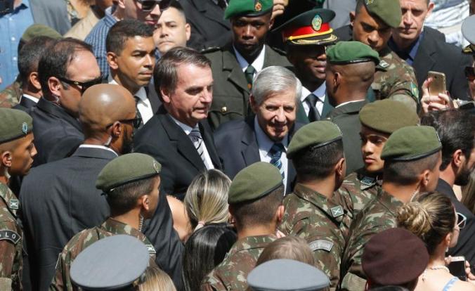 Bolsonaro-e-militares