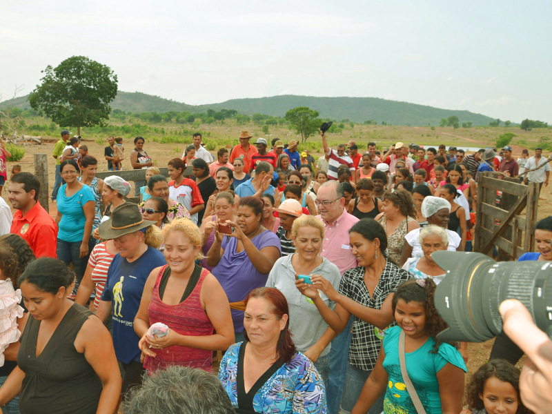 mulher reforma agrária