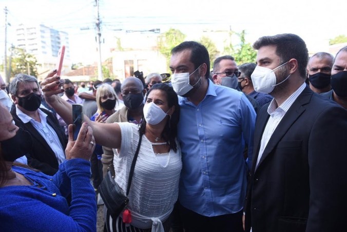 claudio castro posando