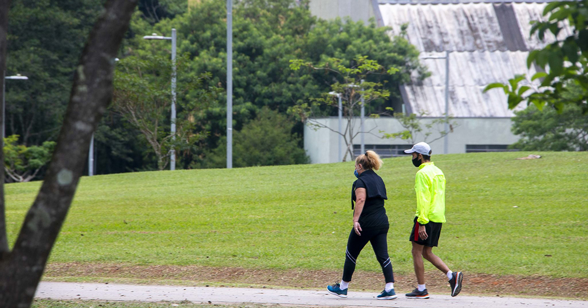 Reg. 054-21 Pessoas Caminhando. 2021/11/11 Foto: Marcos Santos/U