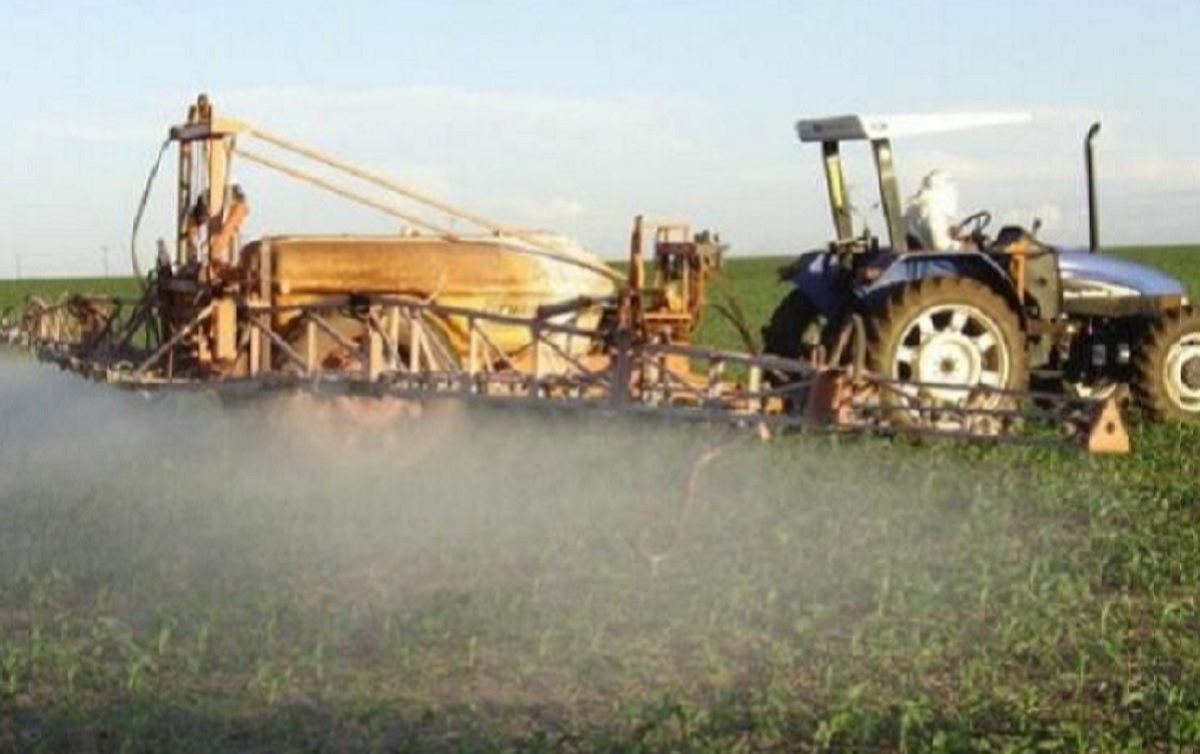 trator-agrotóxico
