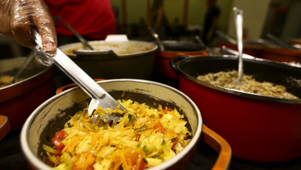 Comida servida em restaurante em Brasília.
