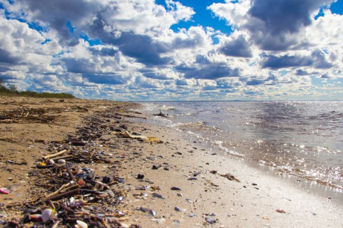 Praia_lixo_Agua_Oceano