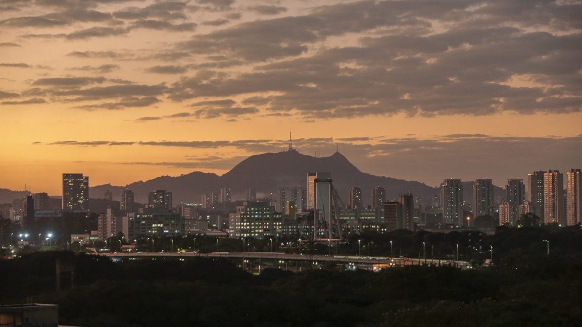 Vista-do-Pico-do-Jaragua_Foto-Marcos-Santos_U0Y9926-1536x1024-Medio-1152x648